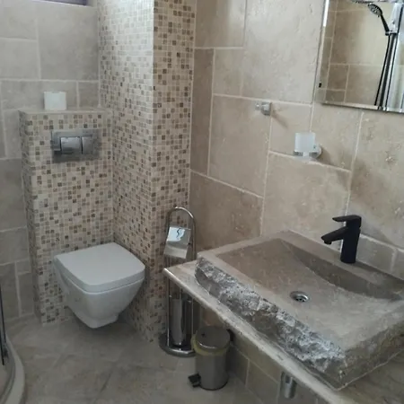 Hotel D